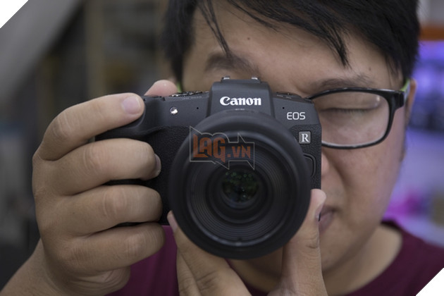 Tren tay nhanh Canon EOS RP Full Frame Mirorless 18 EOS RP có mức giá vừa phải: 38 triệu cho body và 63 triệu kèm ống kit RF 24-105 f/4L IS. Nguồn: Lag.vn.