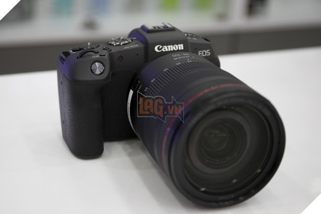 Tren tay nhanh Canon EOS RP Full Frame Mirorless 2 EOS RP là chiếc máy ảnh full frame không gương lật thứ 2 của Canon. Nguồn: Lag.vn.