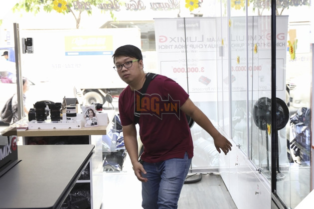 Danh gia Canon EOS RP: Chat luong anh, lay net tu dong, ISO, ngam chuyen va lens EF 9 Vẫn còn nửa khuôn mặt nên vẫn còn lấy nét vào đầu được. Nguồn: Lag.vn.