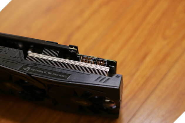 Can canh ASUS ROG STRIX RTX 2060 - Chien game manh me nhung van mat may 7 Cận cảnh ASUS ROG STRIX RTX 2060 - Chiến game mạnh mẽ nhưng vẫn mát máy 7