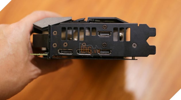 Can canh ASUS ROG STRIX RTX 2060 - Chien game manh me nhung van mat may 8 Cận cảnh ASUS ROG STRIX RTX 2060 - Chiến game mạnh mẽ nhưng vẫn mát máy 8