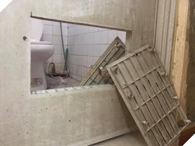 
Lại mất thêm một khoản tiền để sửa cửa nhà vệ sinh rồi đây. 