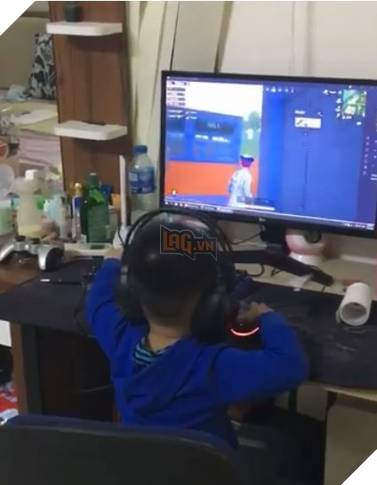 Xuat hien hinh anh cac nhoc ti choi PUBG khien cong dong game thu tranh cai gay gat Xuất hiện hình ảnh các nhóc tì chơi PUBG khiến cộng đồng game thủ tranh cãi gay gắt