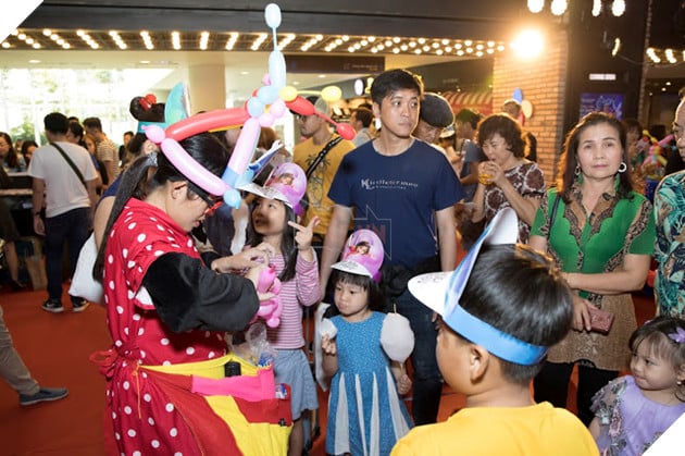Sieu mau Thuy Hanh, Huynh Dong - Ai Chau cung cac con kham pha Siêu mẫu Thúy Hạnh, Huỳnh Đông - Ái Châu cùng các con khám phá Wonder Park 12