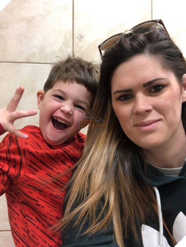 
Everett khá hiếu động và đang trong độ tuổi tìm hiểu mọi chuyện.