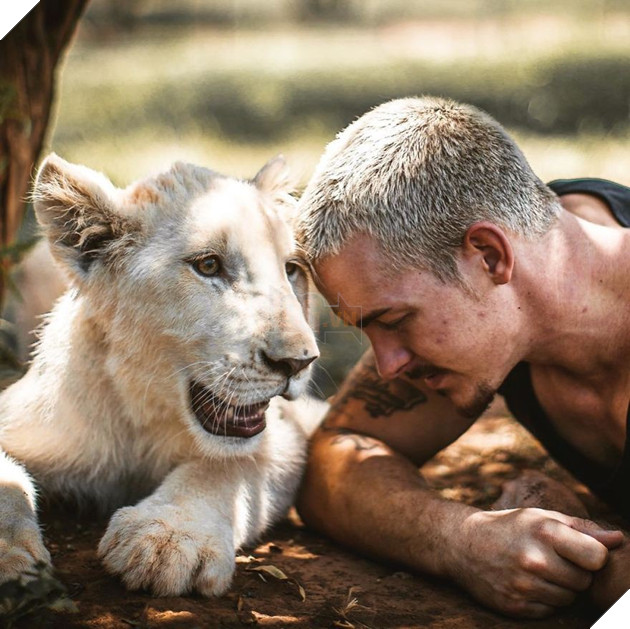 Anh chàng điển trai từ bỏ cuộc sống tiện nghi ở Thuỵ Sỹ, chuyển hẳn sang Châu Phi để giải cứu động vật hoang dã - Ảnh 4.