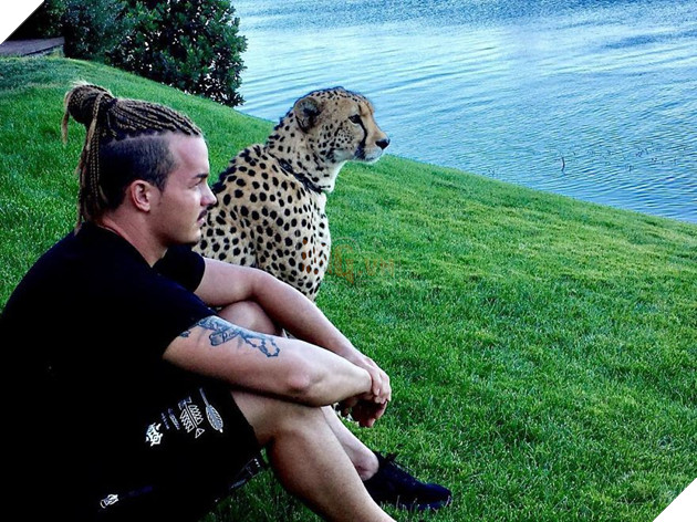 Anh chàng điển trai từ bỏ cuộc sống tiện nghi ở Thuỵ Sỹ, chuyển hẳn sang Châu Phi để giải cứu động vật hoang dã - Ảnh 10.