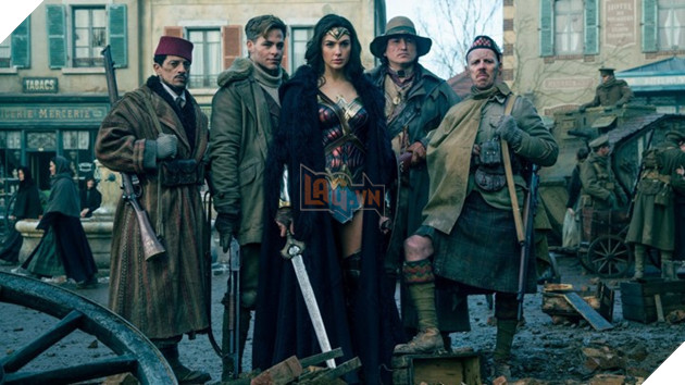 so sánh Captain Marvel và Wonder Woman 13