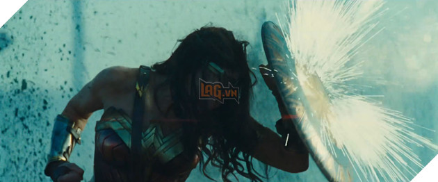 so sánh Captain Marvel và Wonder Woman 15