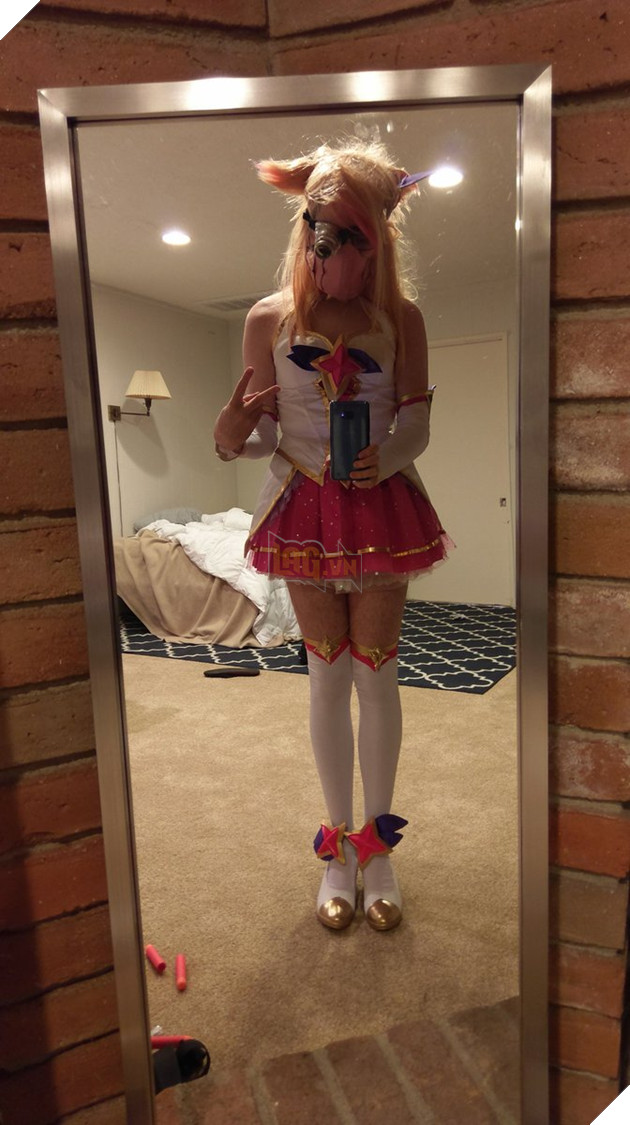 LMHT: Top những bộ cosplay đốt mắt người hâm mộ của siêu Xạ Thủ C9 Sneaky  11