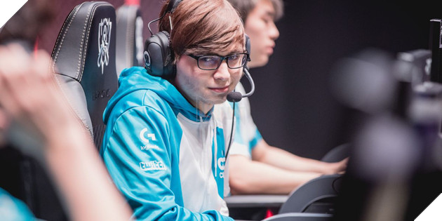 LMHT: Top những bộ cosplay đốt mắt người hâm mộ của siêu Xạ Thủ C9 Sneaky 