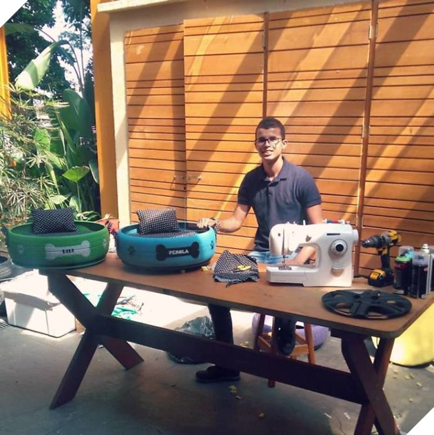 Chàng trai trẻ và ý tưởng biến những chiếc lốp cao su cũ thành giường cho thú cưng 3