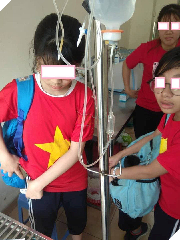 Hamster bị chuột nhà cắt đứt chân, hai cô bé lớp 7 chi hẳn nửa triệu mang thú cưng đi phẫu thuật