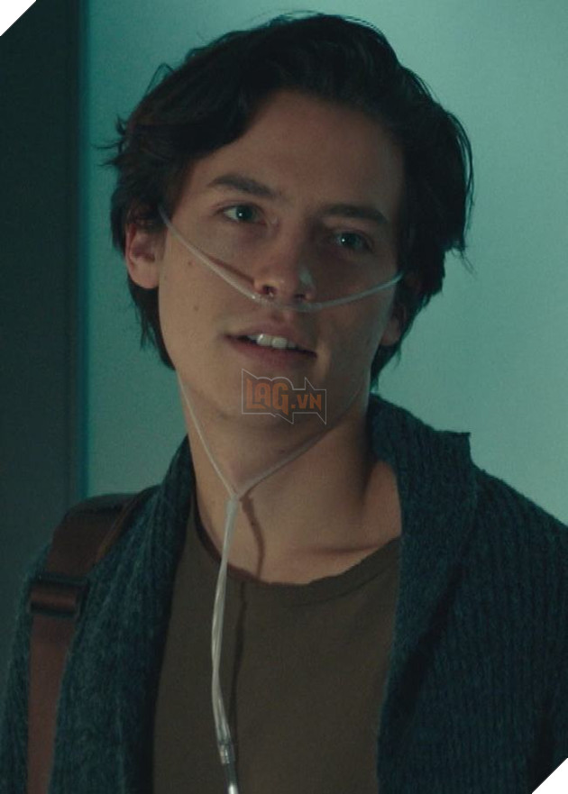 Cole Sprouse vào vai bệnh nhân nhưng đẹp trai đốn tim người hâm mộ 2