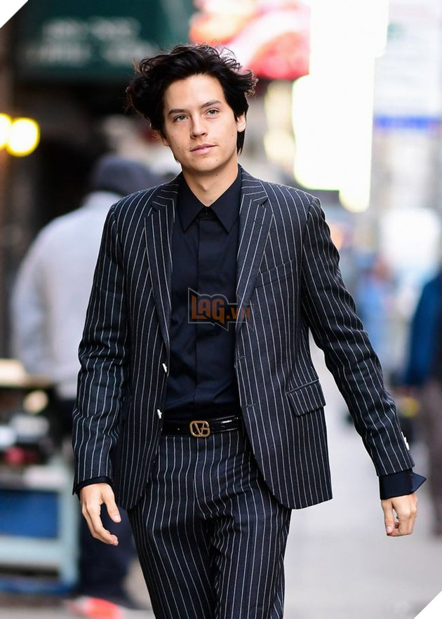 Cole Sprouse vào vai bệnh nhân nhưng đẹp trai đốn tim người hâm mộ 4