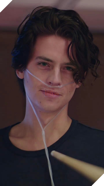 Nam chính The Suit Life of Zack and Cody dậy thì thành công trong Five Feet Apart 