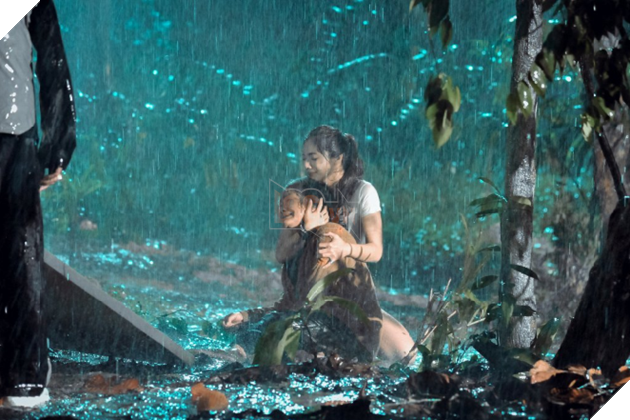  Lật mặt 4 : Chơi liều như đạo diễn Lý Hải, nữ chính lao xuống sông dù không biết bơi 4