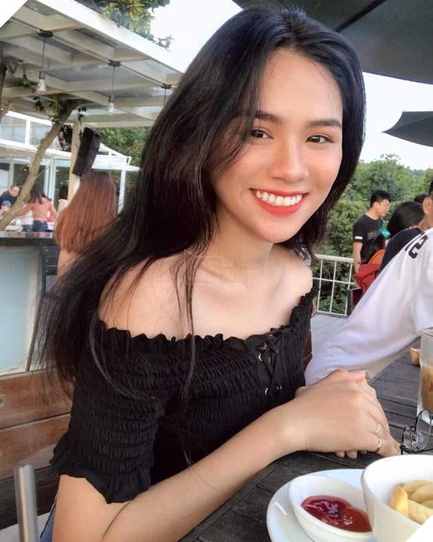 Gặp gỡ 'con sen' xinh như hotgirl và 'hoàng thượng' đang 'làm mưa làm gió' mạng xã hội