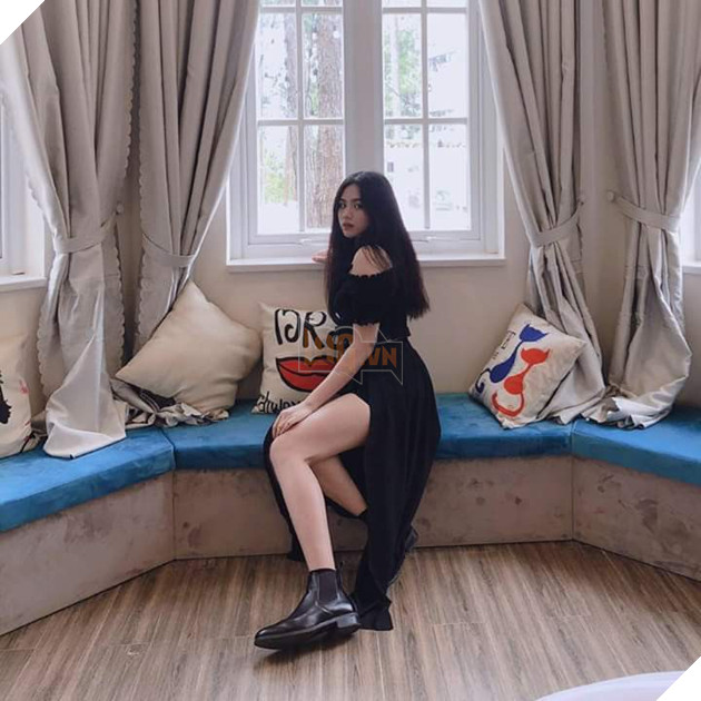 Gặp gỡ 'con sen' xinh như hotgirl và 'hoàng thượng' đang 'làm mưa làm gió' mạng xã hội