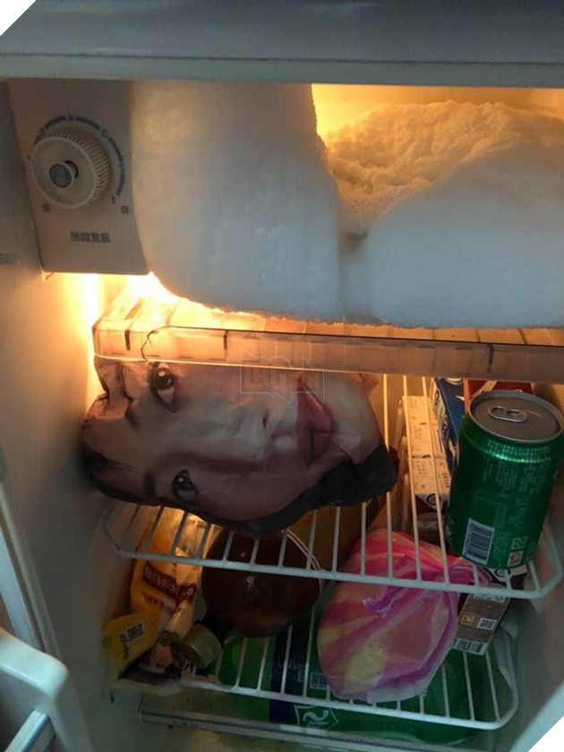  
Trêu mẹ tí thôi mà bị uýnh cho không trượt phát nào.