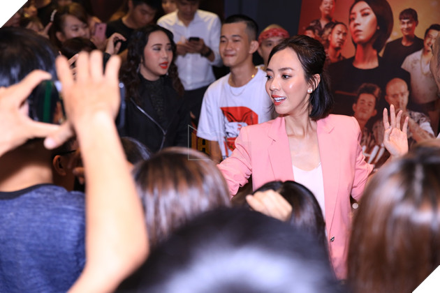 ﻿ Chị Mười Ba tiếp tục bị quay lén, Tiến Luật lên tiếng bảo vệ: Hãy thương chúng tôi!