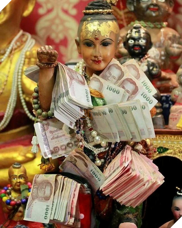 Kumanthong là gì? Bí ẩn đằng sau loại bùa chú từ xứ Chùa Vàng 3