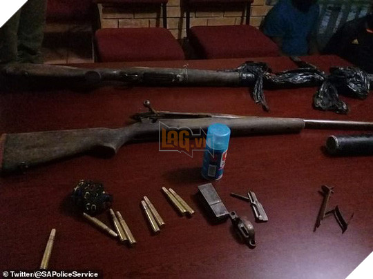 Kẻ săn trộm tê giác bị voi giẫm chết, sư tử ăn thịt - Ảnh 4.