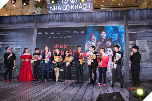 Dàn diễn viên Lật mặt: Nhà có khách cùng các con tham dự sự kiện công chiếu phim 36