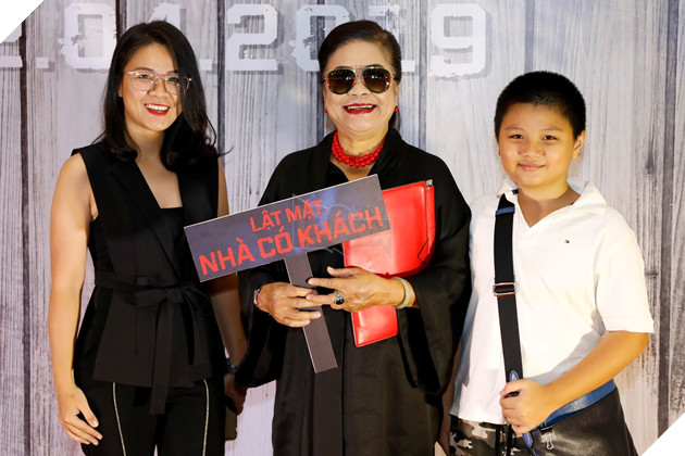 Dàn diễn viên Lật mặt: Nhà có khách cùng các con tham dự sự kiện công chiếu phim 8