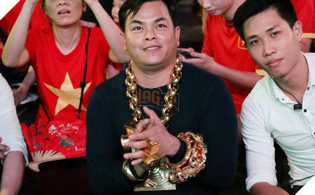 Đại gia đeo 13 kg vàng Phúc XO vừa bị công an bắt là ai?