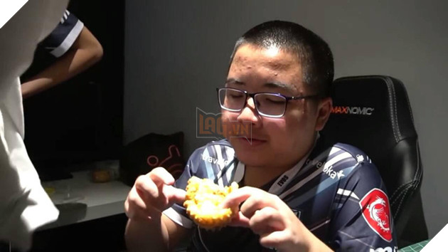 LMHT: Optimus lại gây tiếng xấu, chửi người hâm mộ là fan phong trào 2