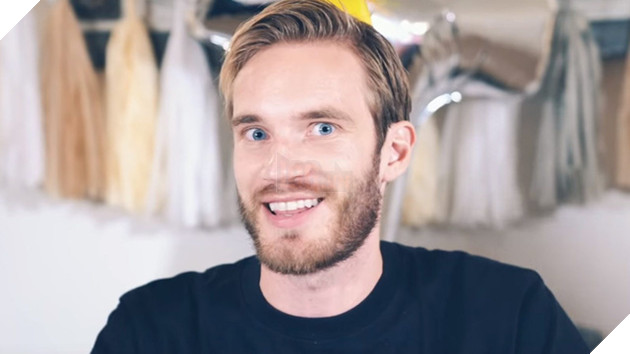 Tuyệt như fan PewDiePie, thuê cả máy bay ủng hộ cho thần tượng