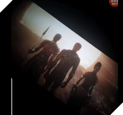 Avengers: Endgame vô tình để lộ Spoiler với sự xuất hiện của Professor Hulk 7