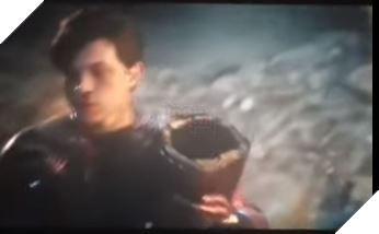 Avengers: Endgame vô tình để lộ Spoiler với sự xuất hiện của Professor Hulk 12