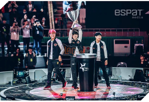 LMHT: Người hâm mộ xúc động khi chứng kiến hình ảnh Faker rưng rưng nước mắt 3