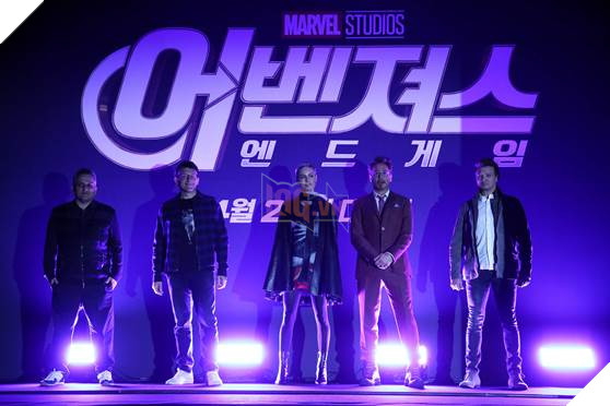 Downey Jr. chào sân với điệu nhảy lạ lùng trong họp báo Avengers: Endgame tại Seoul, Hàn Quốc