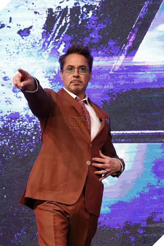 Downey Jr. chào sân với điệu nhảy lạ lùng trong họp báo Avengers: Endgame tại Seoul, Hàn Quốc 3