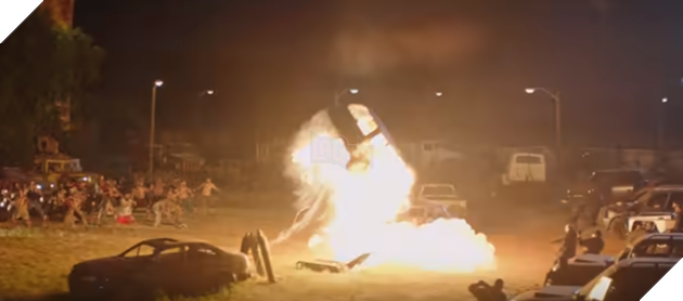  Bộ đôi The Rock và Jason Statham kết hợp trong trailer Fast & Furious: Hobbs & Shaw 10