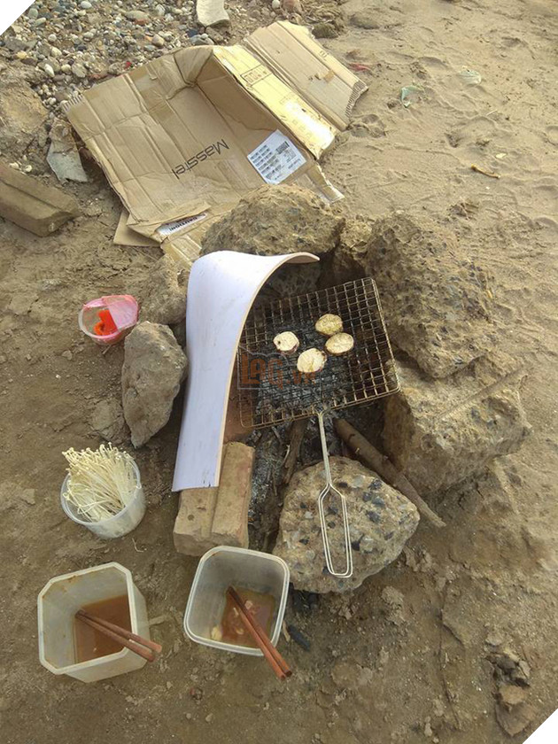 Nhiều đồ dùng cũng bị bỏ lại