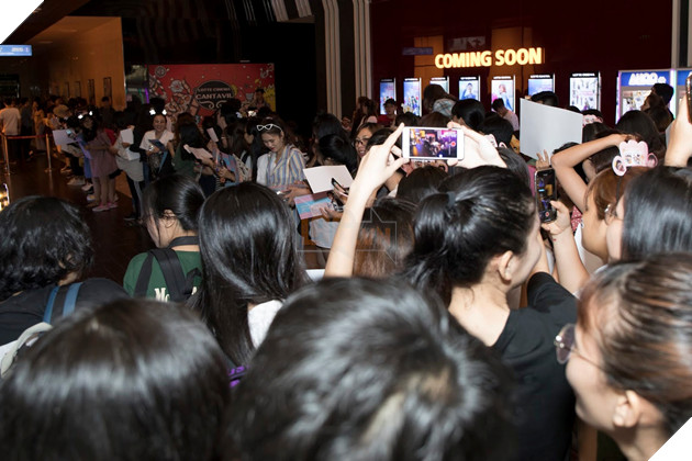  Lee Kwang Soo về Việt Nam - Theo chân hươu cao cổ quảng bá phim Thằng em lý tưởng 