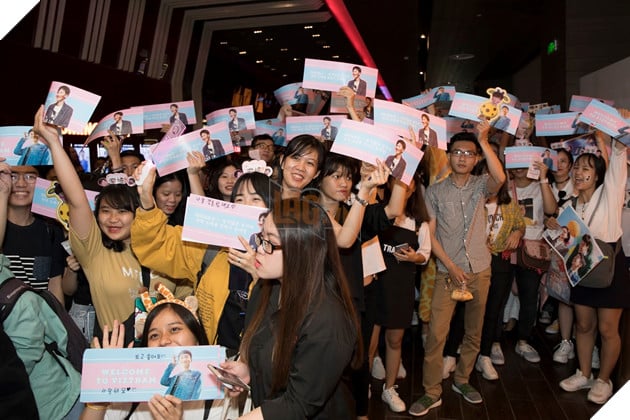  Lee Kwang Soo về Việt Nam - Theo chân hươu cao cổ quảng bá phim Thằng em lý tưởng  18