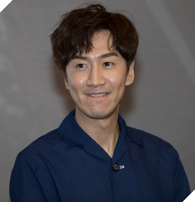  Lee Kwang Soo về Việt Nam - Theo chân hươu cao cổ quảng bá phim Thằng em lý tưởng  5