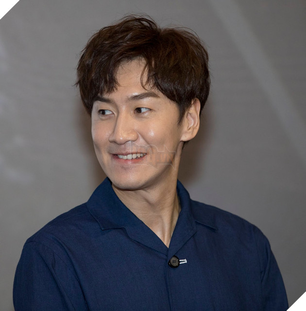  Lee Kwang Soo về Việt Nam - Theo chân hươu cao cổ quảng bá phim Thằng em lý tưởng  6