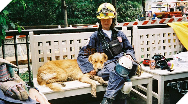 
Bretagne cùng người hướng dẫn khi tham gia nhiệm vụ cứu hộ đầu tiên năm nó 2 tuổi (Ảnh: TEEX)
