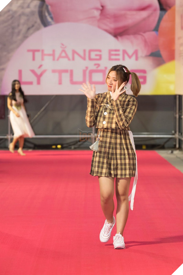 Lee Kwang Soo góp mặt cùng Jun Phạm và Trấn Thành tại sự kiện thảm đỏ phim Thằng em lý tưởng 16