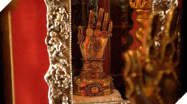 Mối liên hệ thú vị giữa Găng tay Vô cực của Thanos với Bàn tay của Thánh Teresa 2