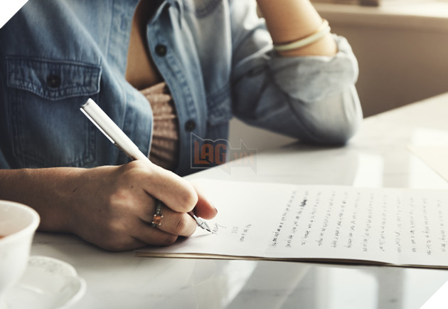 Chữ viết tay giúp não bộ sáng tạo hơn so với đánh máy. Nguồn: Internet.