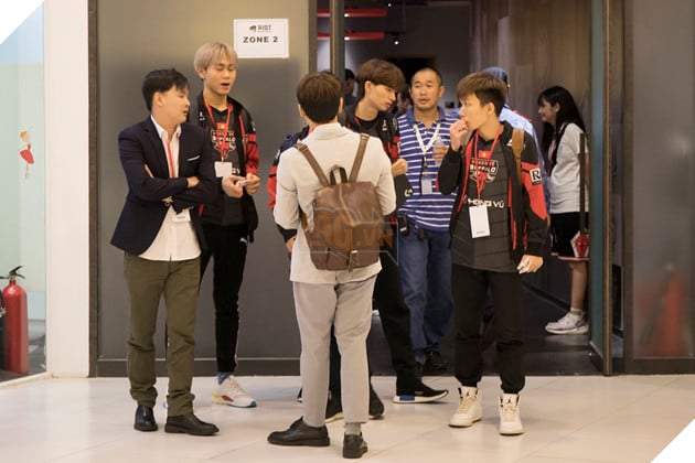 LMHT: MSI 2019 - Ngày 2 Khởi động: PVB giành thắng lợi trong trận đầu tiên, đặt một chân vào vòng trong 6