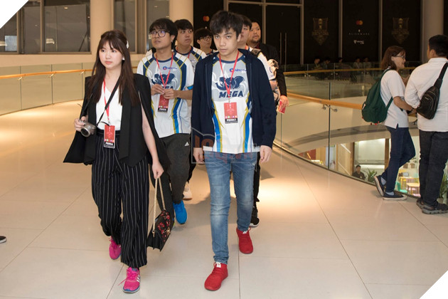 LMHT: MSI 2019 - Ngày 2 Khởi động: PVB giành thắng lợi trong trận đầu tiên, đặt một chân vào vòng trong 13