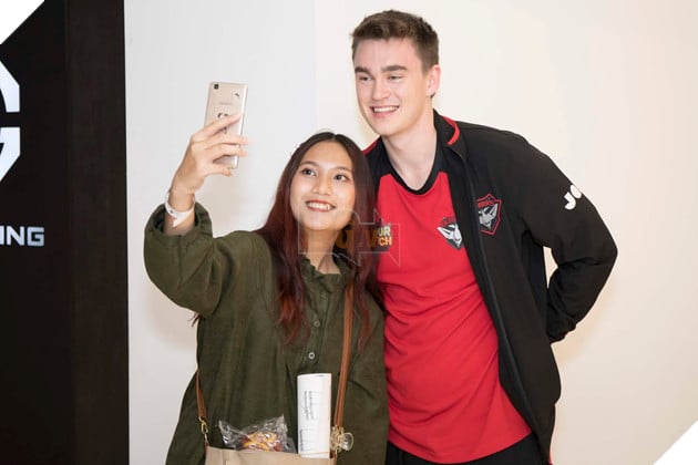 LMHT: MSI 2019 - Ngày 2 Khởi động: PVB giành thắng lợi trong trận đầu tiên, đặt một chân vào vòng trong 19